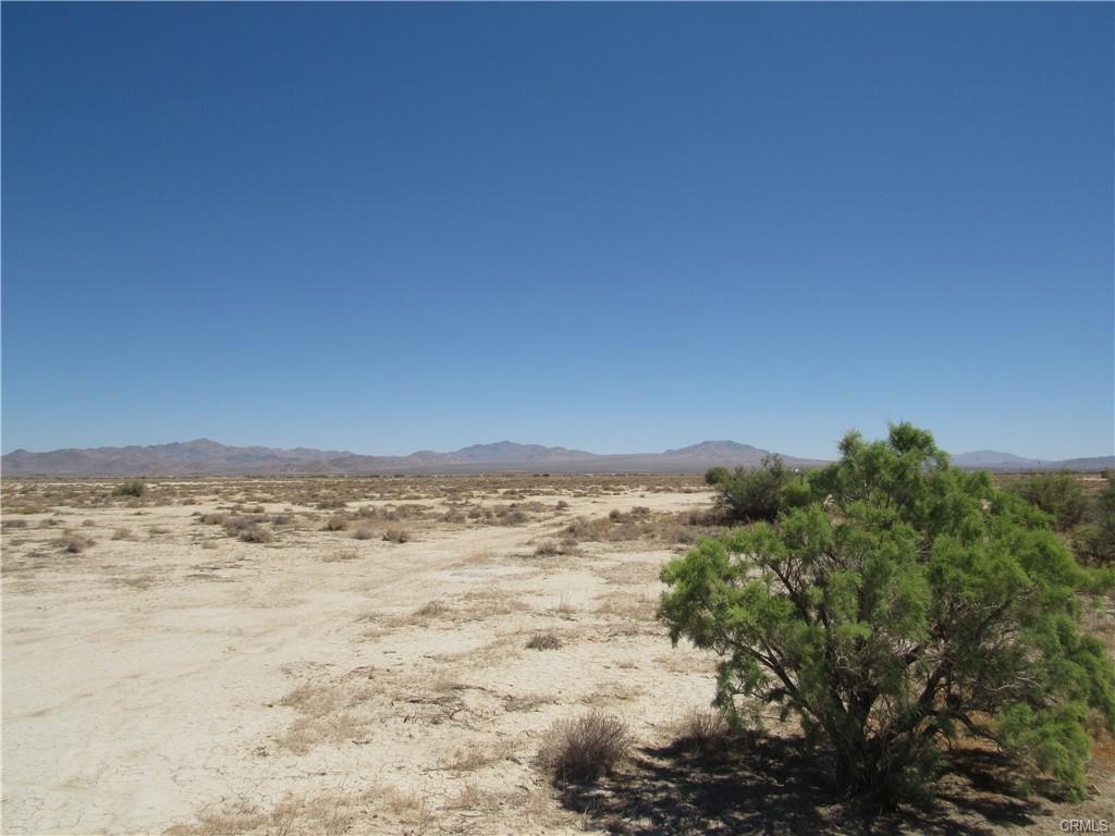 0452-062-33-0000, Lucerne Valley, CA à vendre Photo principale– Image 1 sur 5