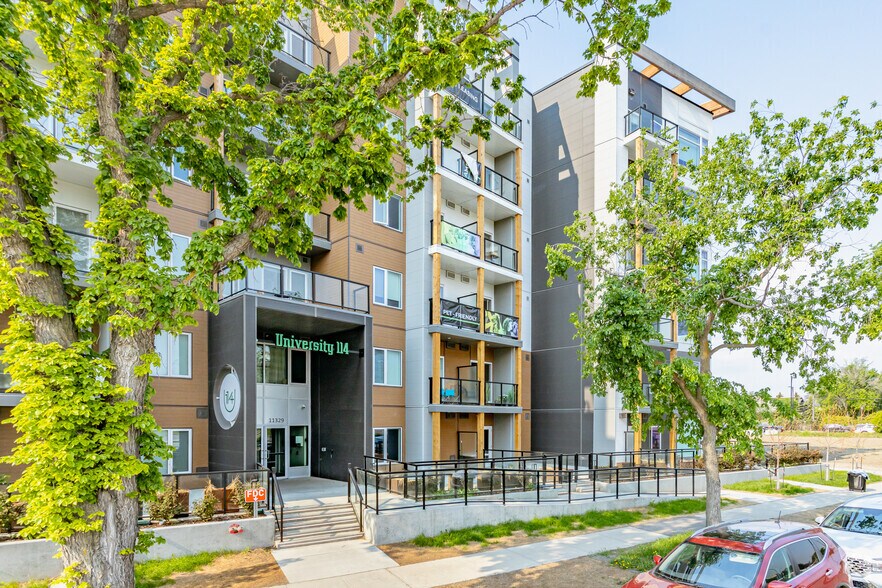 11329 University Av NW, Edmonton, AB à vendre - Photo de l’immeuble – Image 2 sur 30