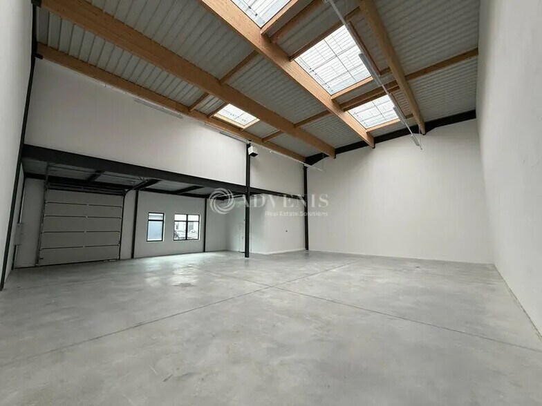 Local d'activités dans Lieusaint à vendre - Photo intérieure – Image 2 sur 7