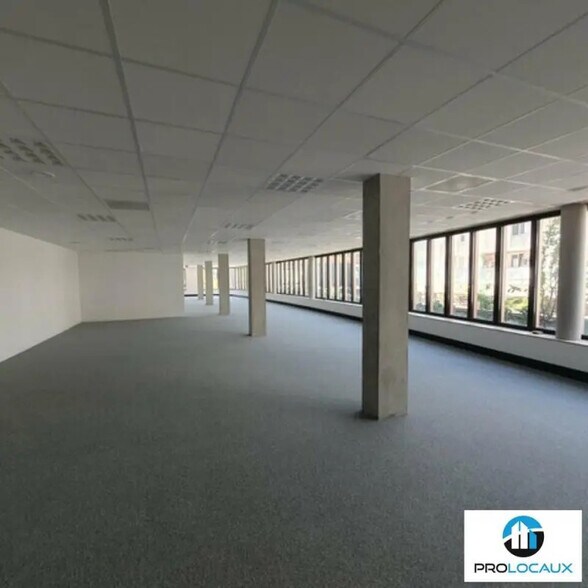 Local commercial dans Grenoble à louer - Photo de l’immeuble – Image 1 sur 15