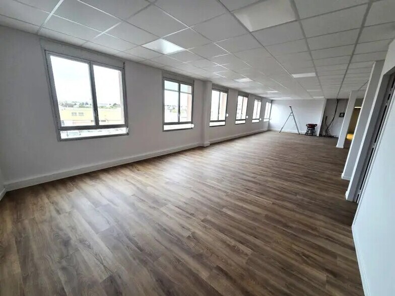 Bureau dans Décines-Charpieu à louer - Photo intérieure – Image 2 sur 5