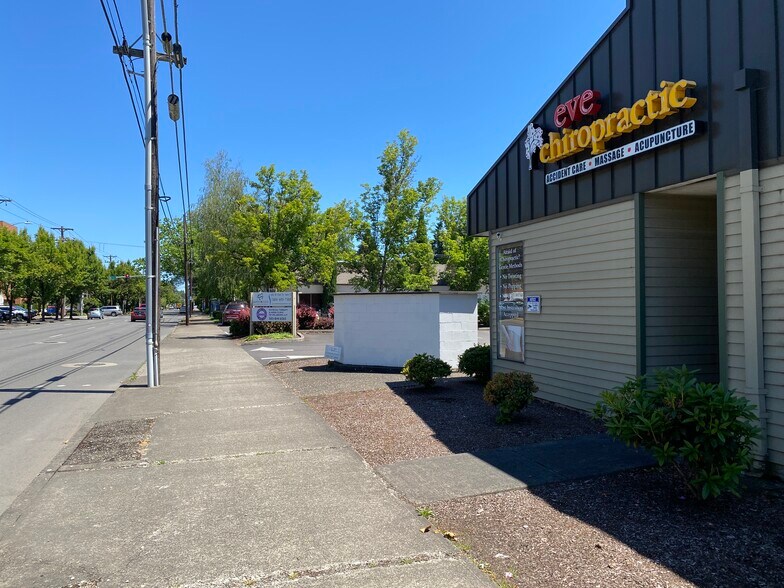 620 SE Oak St, Hillsboro, OR à louer - Photo de l’immeuble – Image 3 sur 9