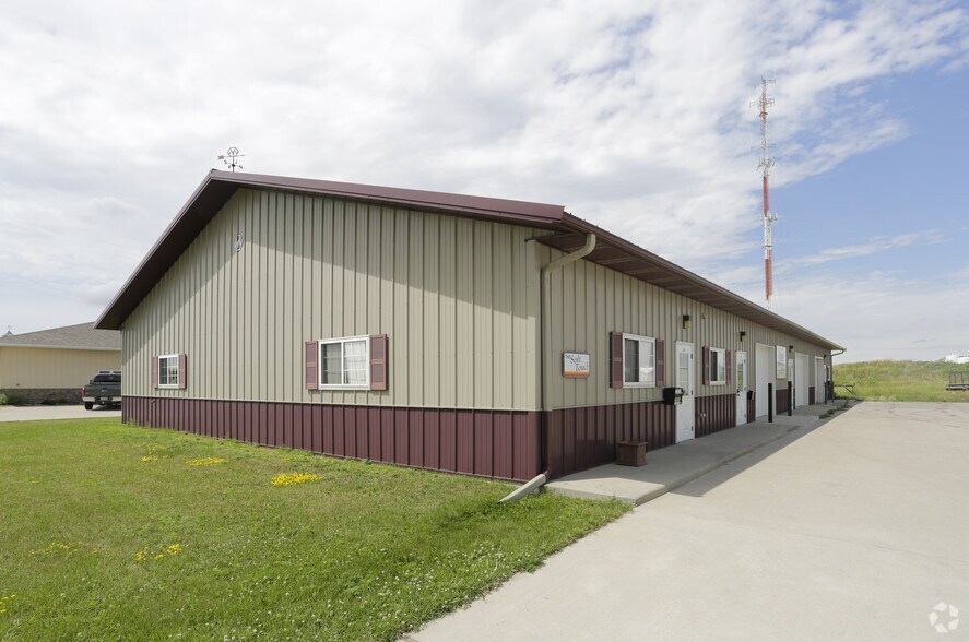 2520 S 20th Ave S, Moorhead, MN à louer - Photo de l’immeuble – Image 3 sur 9
