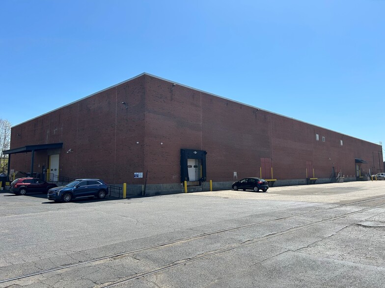120 Moffitt St, Stratford, CT à louer - Photo de l’immeuble – Image 2 sur 5