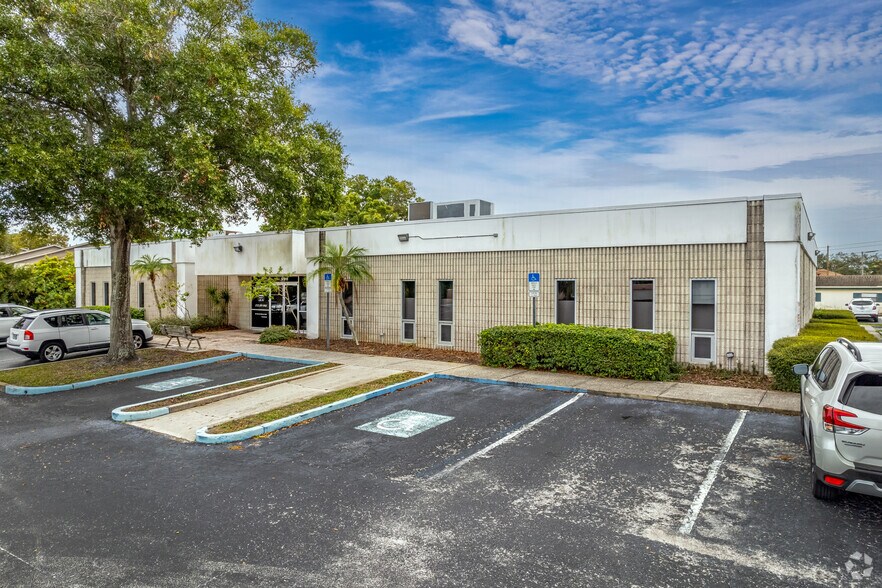 9911 Seminole Blvd, Seminole, FL à louer - Photo de l’immeuble – Image 1 sur 31