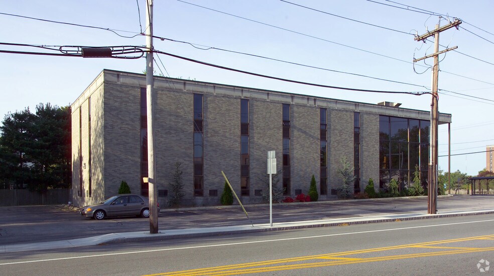 1240 Pawtucket Ave, East Providence, RI à louer - Photo de l’immeuble – Image 2 sur 3