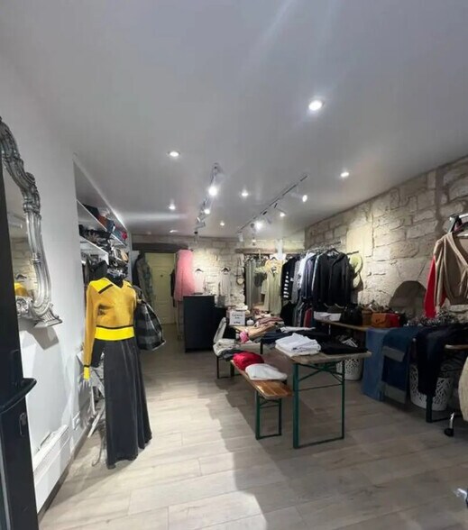 Local commercial dans Paris à louer - Photo de l’immeuble – Image 2 sur 4