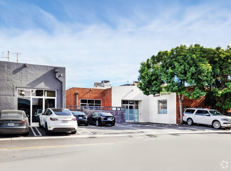 3384 Robertson Pl, Los Angeles, CA à louer - Photo de l’immeuble – Image 3 sur 13