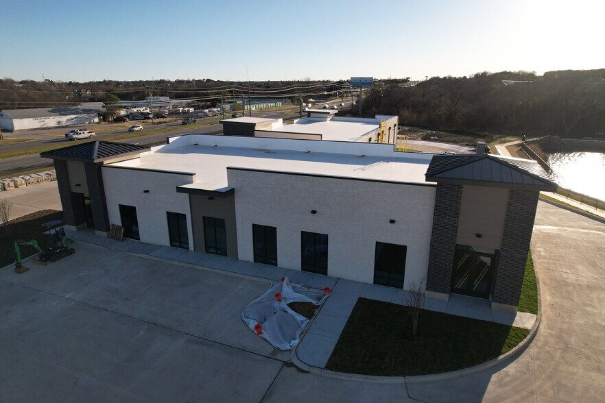 2870 SW Wilshire Blvd, Burleson, TX à louer - Photo de l’immeuble – Image 3 sur 5