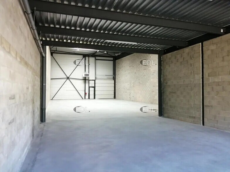 Local d'activités dans Marignane à vendre - Photo intérieure – Image 2 sur 4