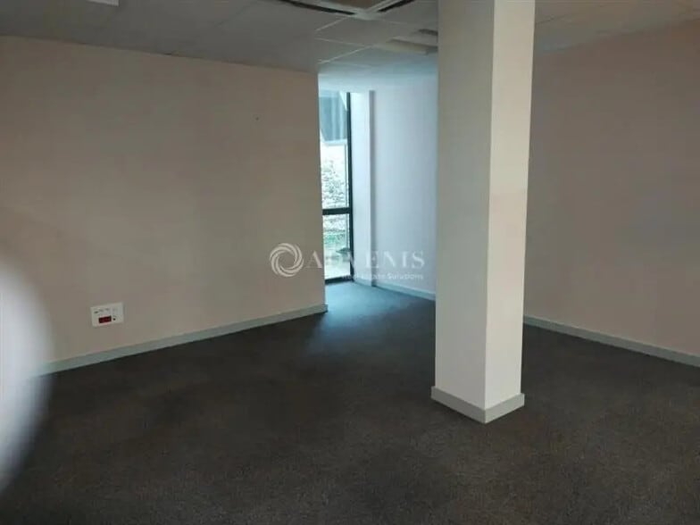 Bureau dans Rochefort à louer - Photo de l’immeuble – Image 3 sur 7