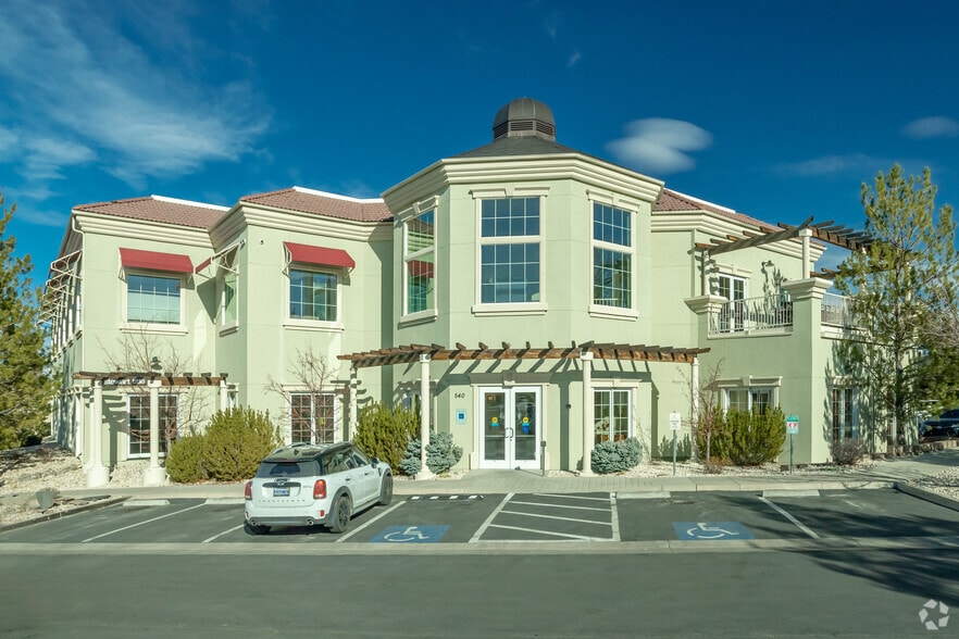 540 W Plumb Ln, Reno, NV à louer - Photo principale – Image 1 sur 32