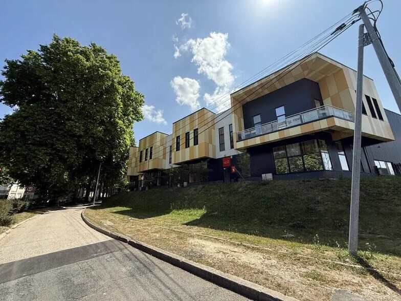 Local d’activités dans Noisy-le-Sec à louer - Photo de l’immeuble – Image 3 sur 12