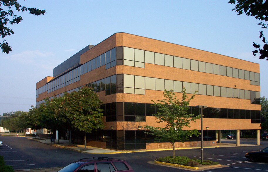 3554 Chain Bridge Rd, Fairfax, VA à louer - Photo de l’immeuble – Image 2 sur 5