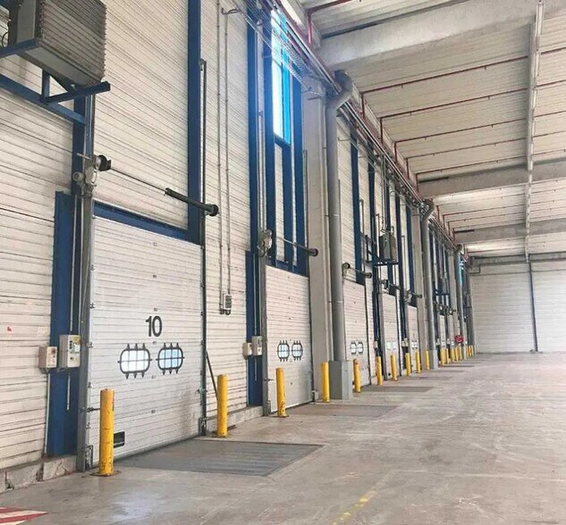 Bureau dans Goussainville à louer - Photo de l’immeuble – Image 2 sur 14