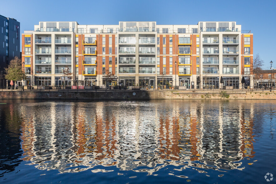 Riverside Sq, Bedford à louer - Photo principale – Image 2 sur 8