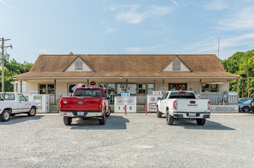 16552 General Puller Hwy, Deltaville, VA à vendre - Photo de l’immeuble – Image 2 sur 64