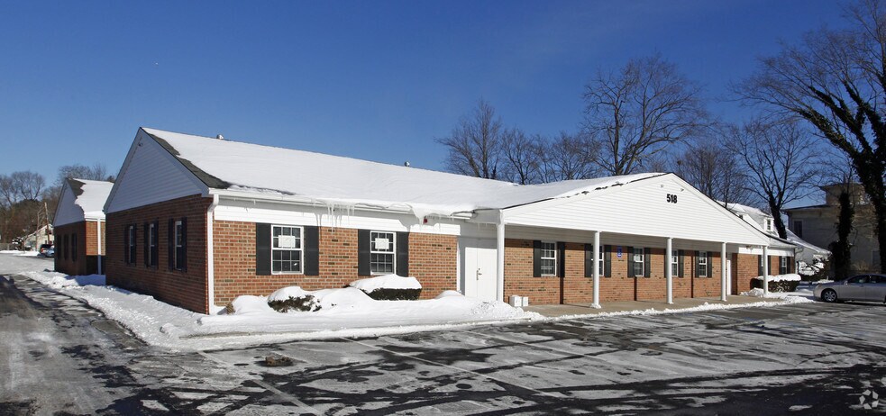 524 E Main St, Riverhead, NY à louer - Photo de l’immeuble – Image 3 sur 10