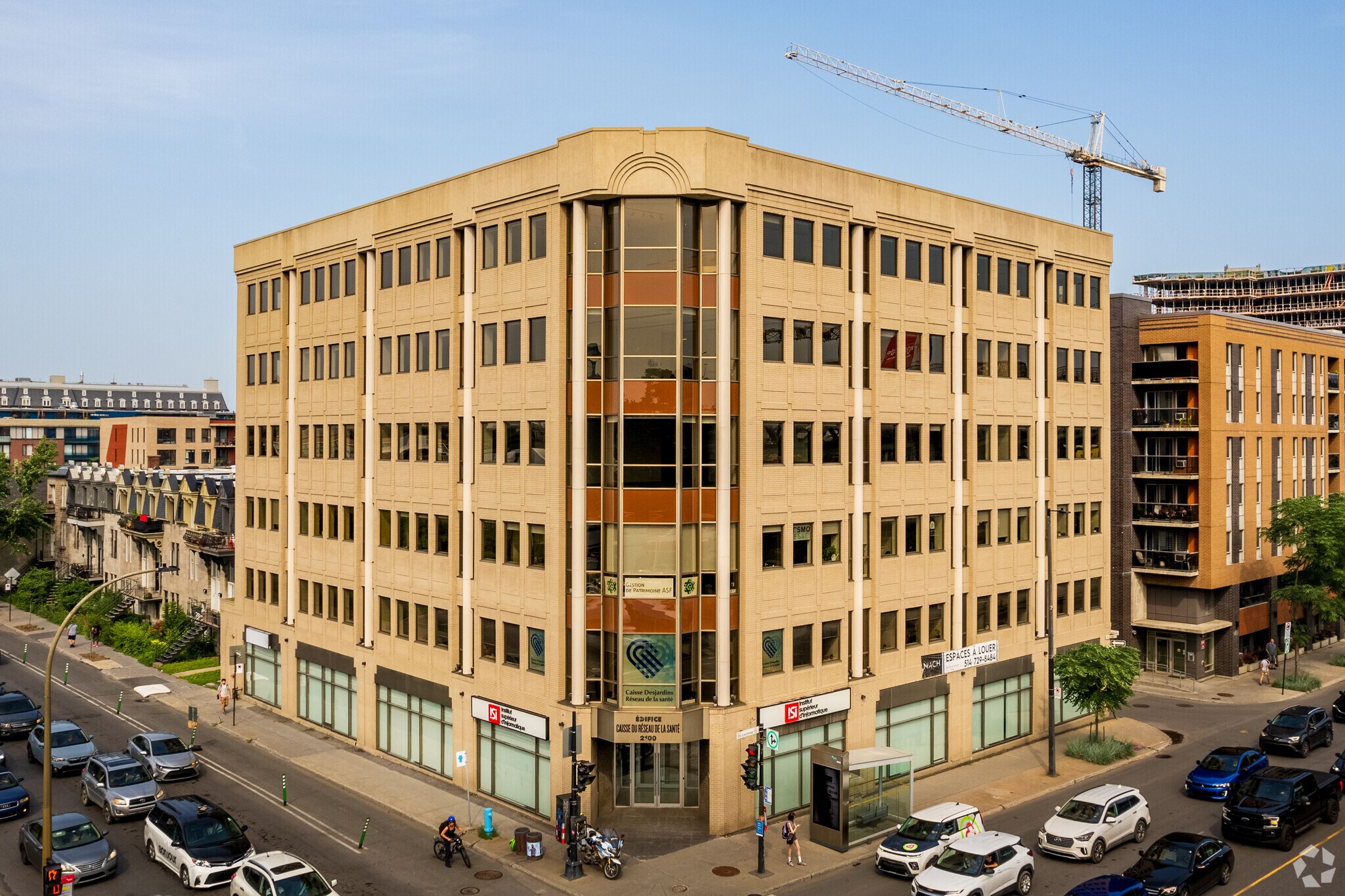 2100 Boul De Maisonneuve E, Montréal, QC à louer Photo de l’immeuble– Image 1 sur 7