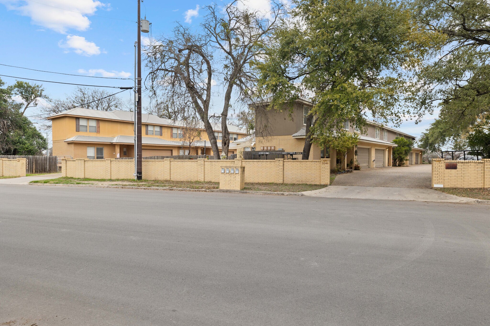 1627-1641 Kuehler, New Braunfels, TX à vendre Photo de l’immeuble– Image 1 sur 60
