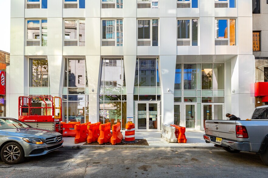 150 Lawrence St, Brooklyn, NY à louer - Photo de l’immeuble – Image 1 sur 2
