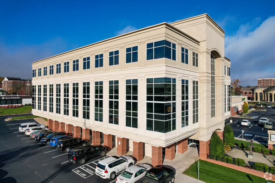 109 S Northshore Dr, Knoxville, TN à louer - Photo de l’immeuble – Image 1 sur 7