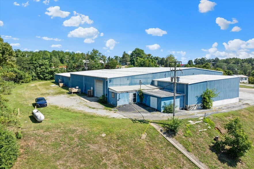 119 N Main St, Byrdstown, TN à vendre - Photo de l’immeuble – Image 3 sur 15