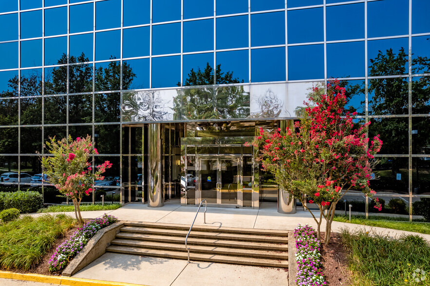 1875 Campus Commons Dr, Reston, VA à louer - Photo de l’immeuble – Image 3 sur 6