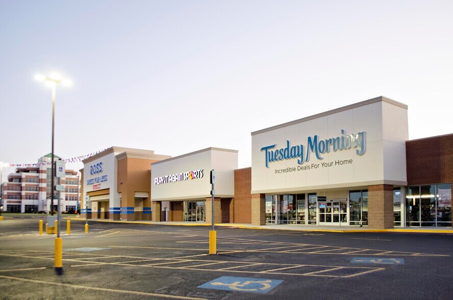 2010 S Caraway Rd, Jonesboro, AR à louer - Photo de l’immeuble – Image 1 sur 6