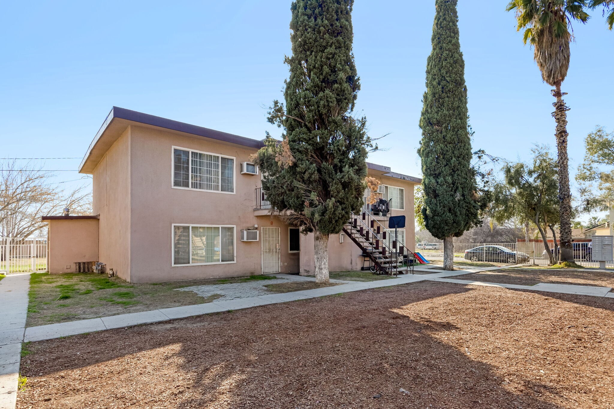 1721 N Fairfax Dr, San Bernardino, CA à vendre Photo de l’immeuble– Image 1 sur 19