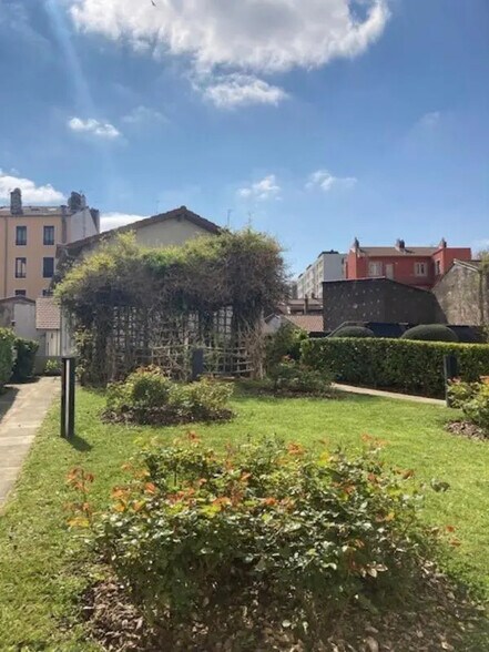 3-6 Place Charles Hernu, Villeurbanne à louer - Photo de l’immeuble – Image 3 sur 4