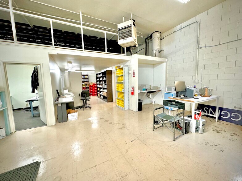 1166 Independence Ave, Mountain View, CA à louer - Photo de l’immeuble – Image 3 sur 7