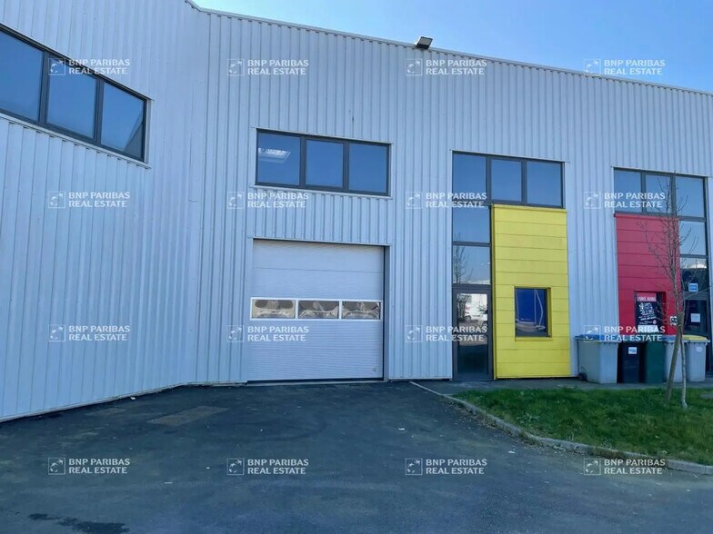 Local d’activités dans La Chapelle-sur-Erdre à louer - Photo de l’immeuble – Image 2 sur 5
