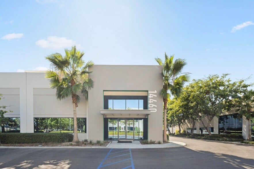 14440 Myford Rd, Irvine, CA à louer - Photo de l’immeuble – Image 3 sur 7