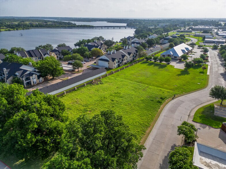 1100 Crawford Ave, Granbury, TX à vendre - Photo de l’immeuble – Image 3 sur 16