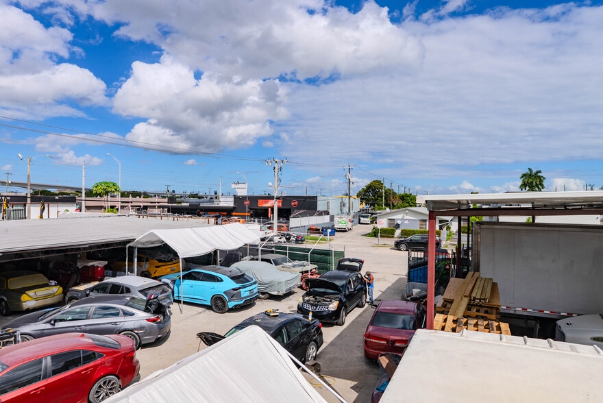 3501 NW 35th st, Miami, FL à louer - Photo de l’immeuble – Image 3 sur 10