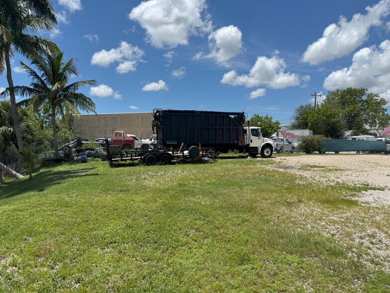 1029 SE 12th Ct, Cape Coral, FL à louer - Photo de l’immeuble – Image 3 sur 9