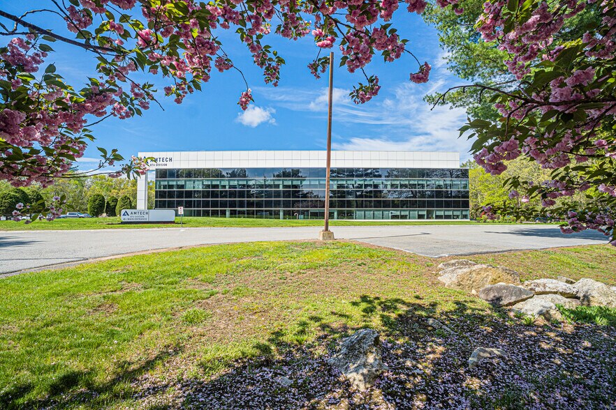 10 Lyberty Way, Westford, MA à louer - Photo de l’immeuble – Image 2 sur 9