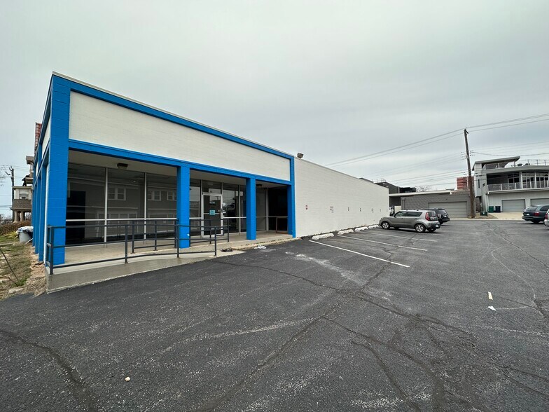 621 NW 6th St, Oklahoma City, OK à louer - Photo de l’immeuble – Image 3 sur 18