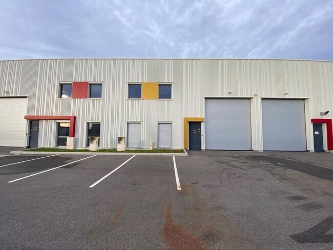 Plus de détails pour Local d’activités à vendre