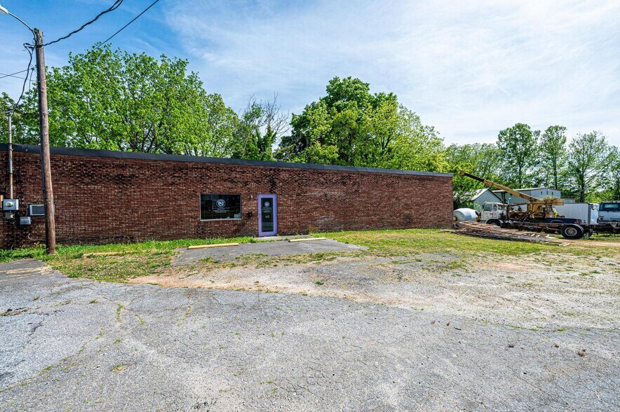 304 Virginia St SW, Lenoir, NC à vendre - Photo de l’immeuble – Image 3 sur 40