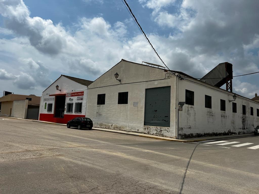 Industriel/Logistique dans Llombai, Valencia à vendre Photo principale– Image 1 sur 10