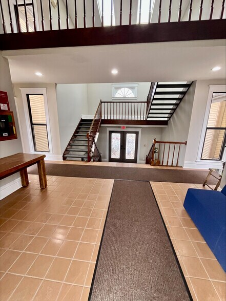 121 N Washington St, Naperville, IL à louer - Photo de l’immeuble – Image 3 sur 9