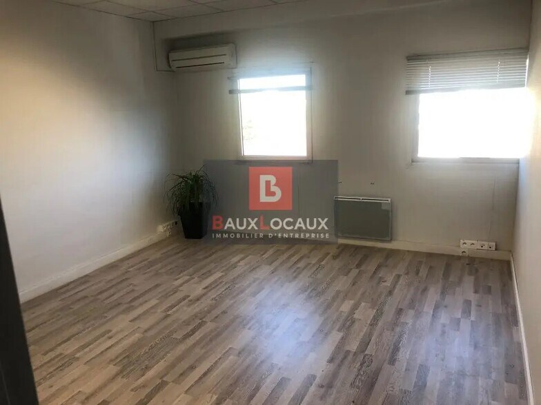 Bureau dans Salon-de-Provence à vendre - Photo de l’immeuble – Image 3 sur 7