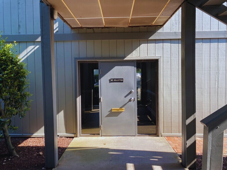 1100 Logger Ct, Raleigh, NC à louer - Photo de l’immeuble – Image 3 sur 13