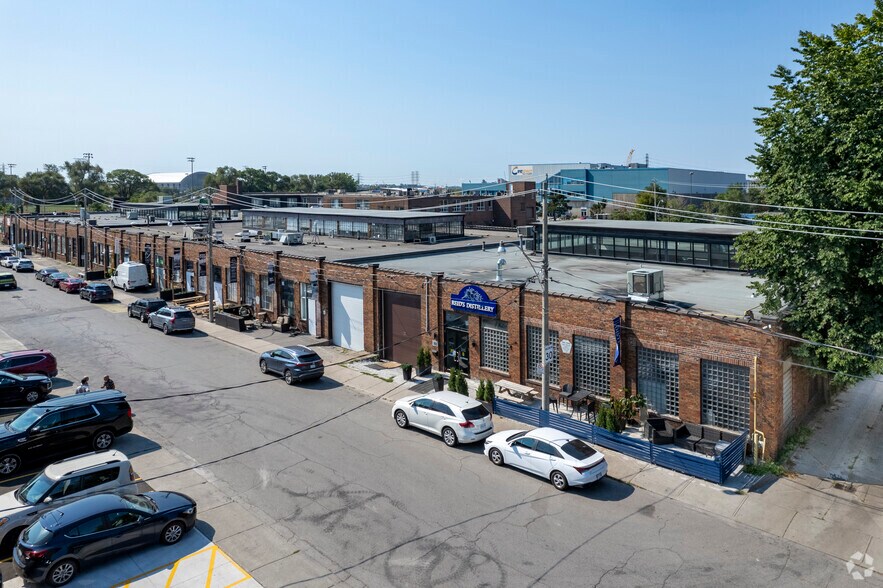 12-32 Logan Ave, Toronto, ON à louer - Photo de l’immeuble – Image 3 sur 4