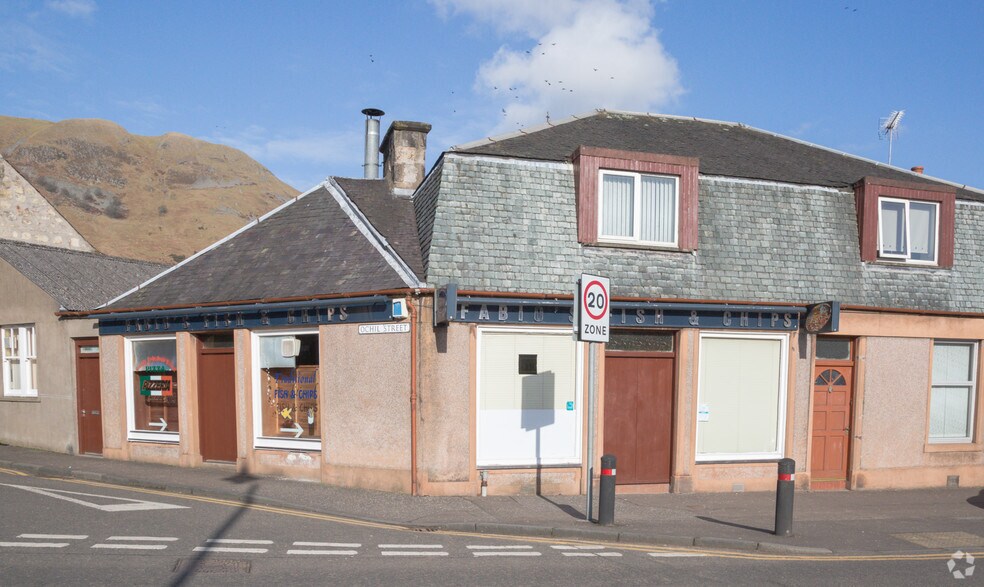 104-108 High St, Tillicoultry à vendre - Photo de l’immeuble – Image 1 sur 28