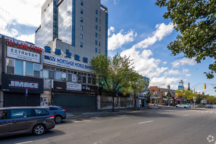 13514 Northern Blvd, Flushing, NY à vendre - Photo de l’immeuble – Image 3 sur 4