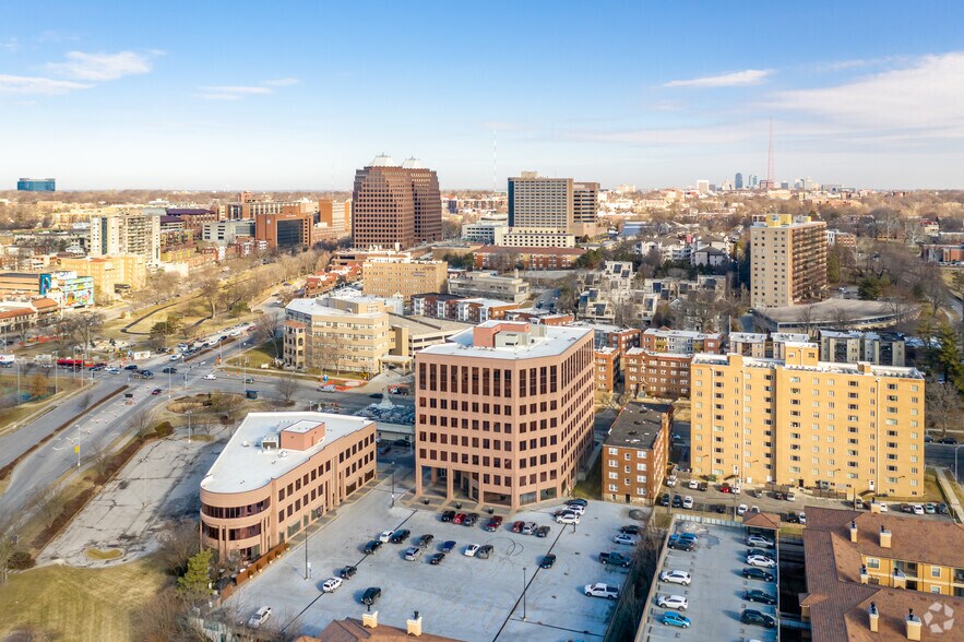 4717 Grand Ave, Kansas City, MO à louer - Photo principale – Image 1 sur 17
