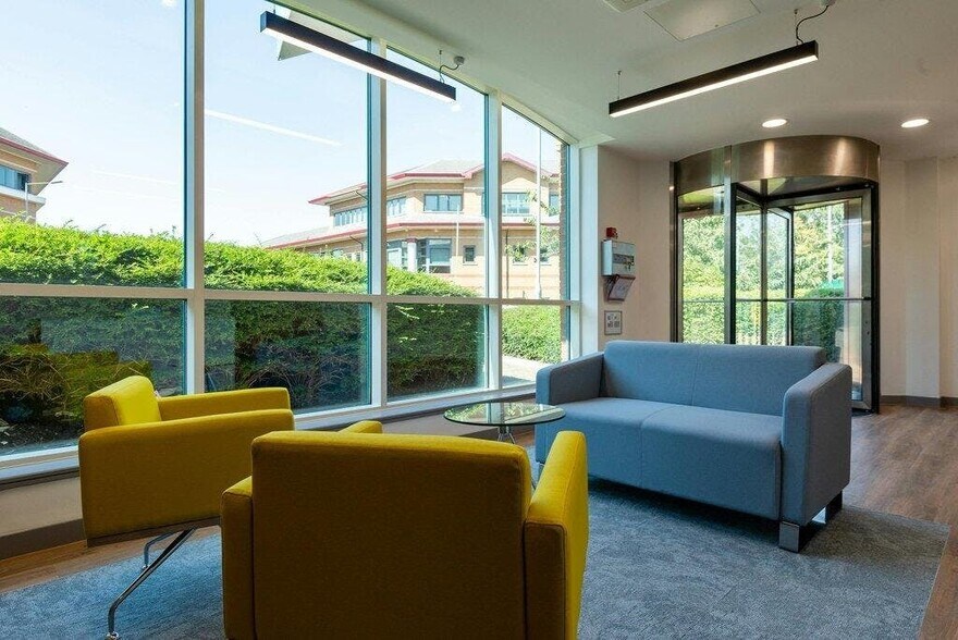 5 Mondial Way, Hayes à louer - Photo de l’immeuble – Image 3 sur 7